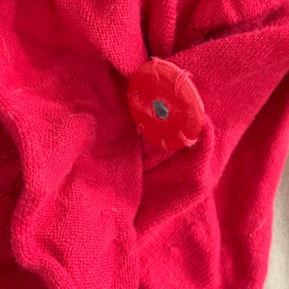Limited XS Red Fitted Top with removable flower - Picture 5 of 6